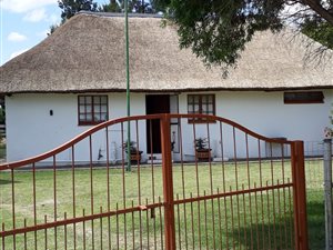1 Bed Garden Cottage in Mnandi AH