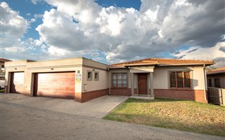 3 Bedroom House in Noordwyk