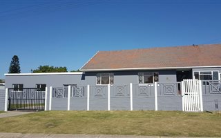 7 Bedroom House in Greenfields