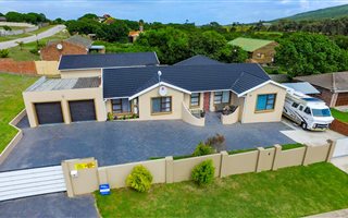 5 Bedroom House in Clarendon Marine