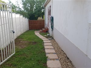 1 Bed Garden Cottage in Somerset West Central