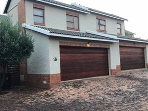 3 Bed Townhouse in Mooikloof Equestrian Estate
