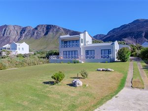 4 Bedroom House in Bettys Bay