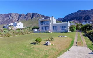 4 Bedroom House in Bettys Bay