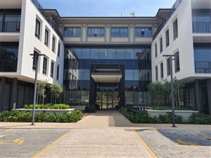 704 m² Office Space in Fourways