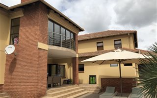 5 Bedroom House in Rietvlei Heights Country Estate