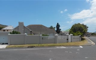 4 Bedroom House in Fish Hoek