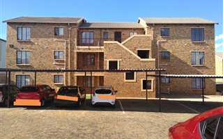 2 Bedroom Townhouse in Chloorkop