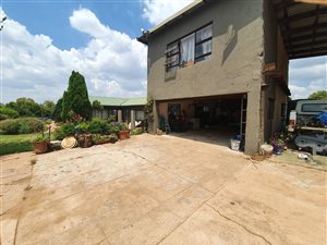 9.8 ha Farm in Kameeldrift West