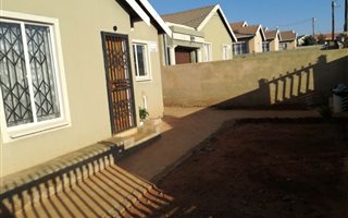 3 Bedroom House in Mahube Valley