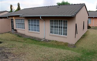 3 Bedroom Cluster in Country View