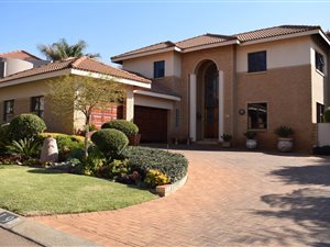 5 Bed House in Centurion Golf Estate
