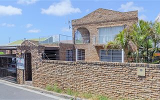 5.5 Bedroom House in Wynberg