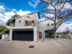 4 Bed House in Waterkloof Park