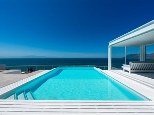 8 Bed House in St James