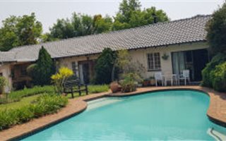 2 Bedroom Garden Cottage in Lakefield
