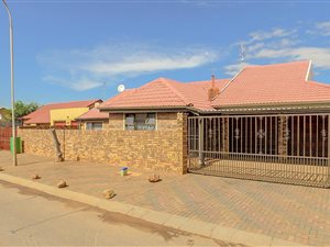 4 Bedroom House in Eldorado Park