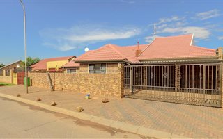 4 Bedroom House in Eldorado Park