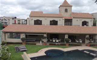 2 Bedroom Apartment in Pineslopes