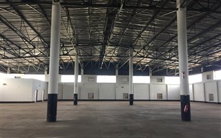 11000 m² Industrial space in Isando