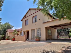 5 Bed House in Pierre van Ryneveld