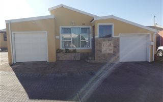 3 Bedroom House in Strandfontein