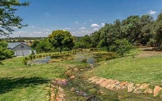 1064 m² Land available in Helderfontein Estate