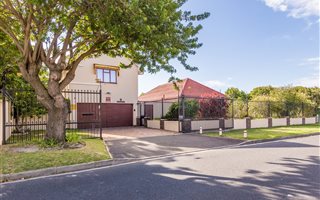 4 Bedroom House in Meadowridge