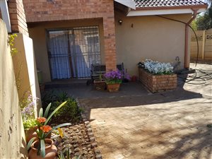 1 Bed Garden Cottage in Crystal Park