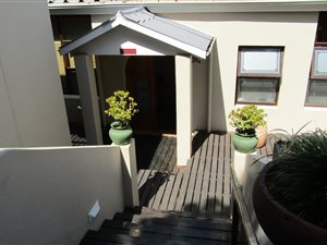 400 m² Commercial space in East Bank