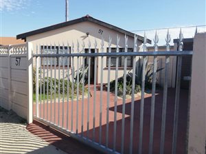 3 Bed House in Macassar