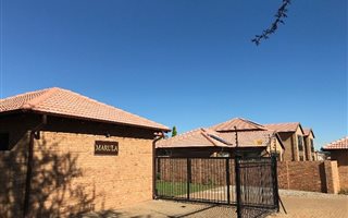 4 Bedroom Townhouse in Silver Lakes Golf Estate
