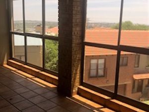 2 Bed Apartment in Carlswald North Estate