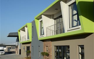 942 m² Industrial space in Chloorkop