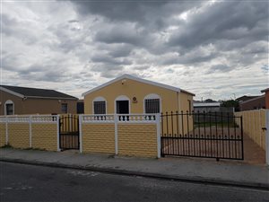 2 Bed House in Strandfontein