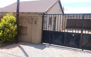 2 Bedroom House in Cosmo City