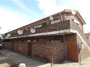 2 Bed Apartment in Klein Begin