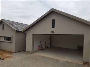 3 Bedroom Apartment in Kameeldrift