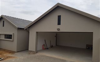 3 Bedroom Apartment in Kameeldrift