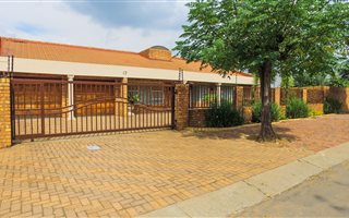 3 Bedroom House in Mackenzie Park
