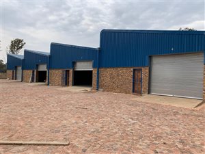 330 m² Industrial space in Daggafontein