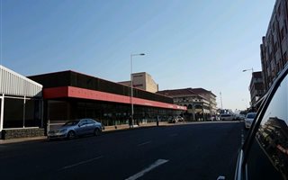 717 m² Commercial space in Beachfront