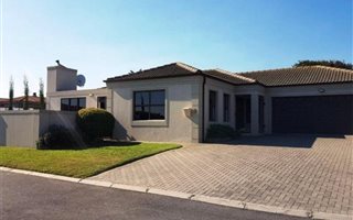3 Bedroom House in Eikenbosch