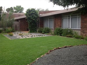 4 Bed House in Universitas