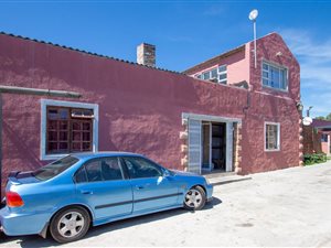 17 Bed House in Philippi