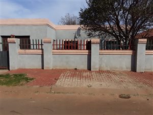 4 Bed House in Vosloorus