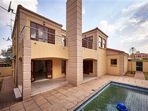 4 Bed House in Kyalami