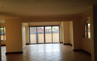 4 Bedroom House in Silver Lakes Golf Estate