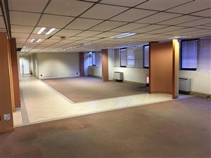 2440 m² Commercial space in Hatfield