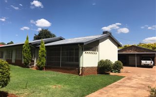 3 Bedroom House in Kanonkop